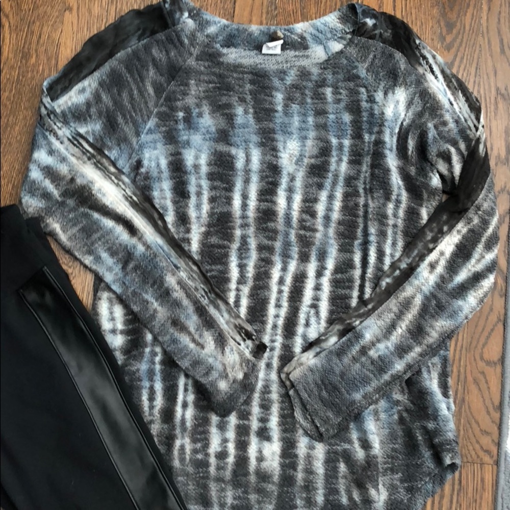 XCVI tunic top